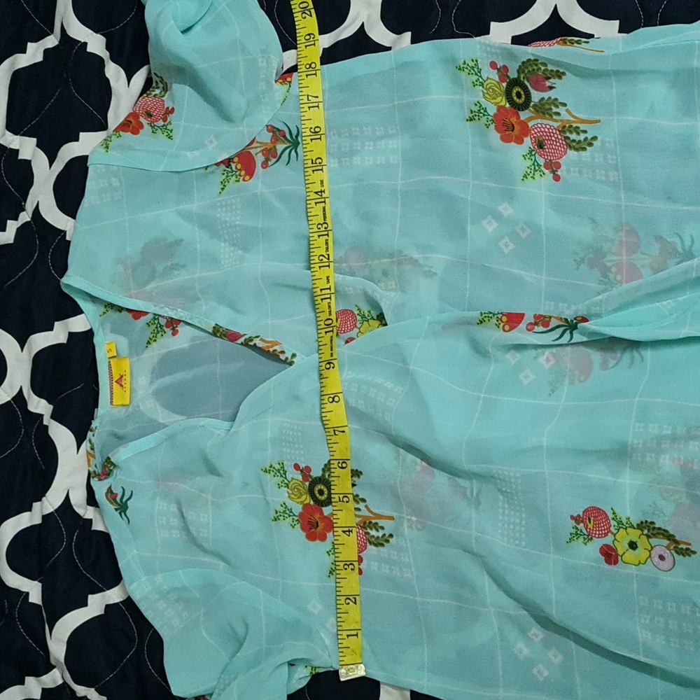 Floral cape kurti set. - Picture 13 of 16